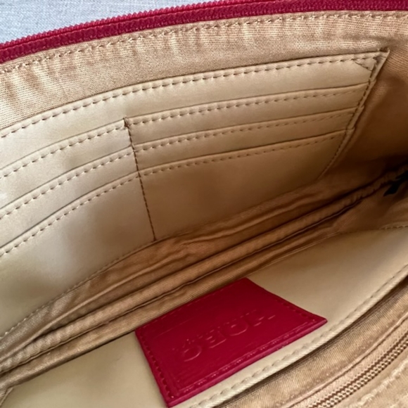 HOBO INTERNATIONAL RED NWOT VIDA WRISTLET - Picture 6 of 7